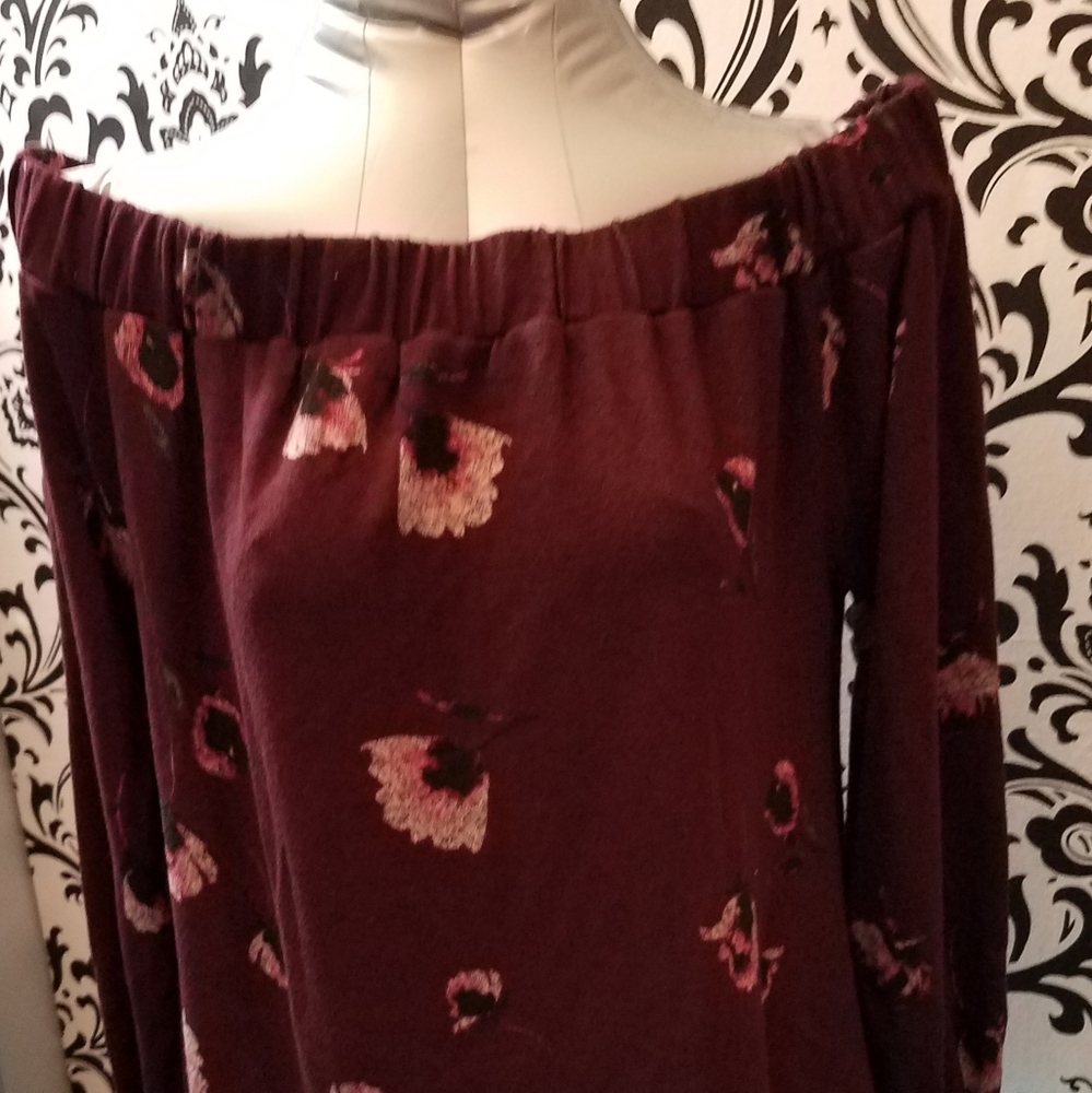 Off or on the shoulder Sweater